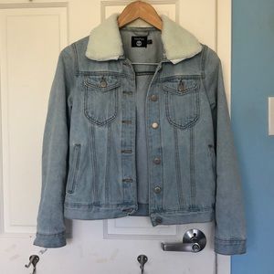 Light wash denim jacket w/ removable sherpa collar